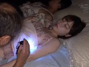 Cô vợ đi làm, anh Người chồng thất nghiệp ở nhà làm nhục chị vợ